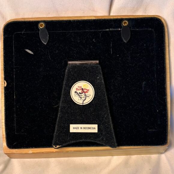 Vintage Berenstain Bears Picture Frame 5 x 3.5 1991 Princess House 3D Scene - Picture 2 of 2